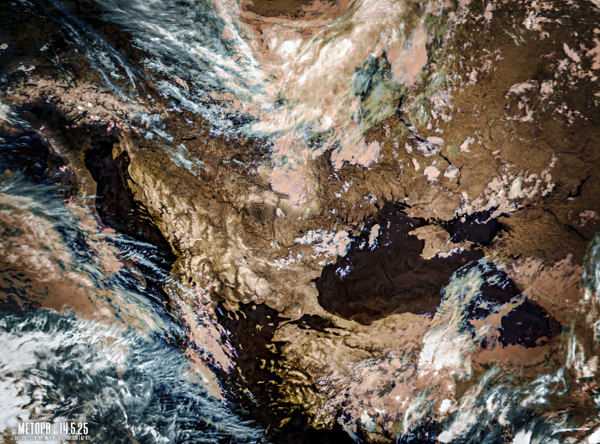 5.25 MetOpB a avhrr 3 AVHRR 3b45 IR False Color